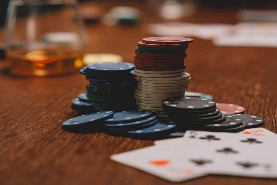 Một vài kiểu chơi Poker được cao thủ khuyên dùng để thắng đối thủ dễ hơn