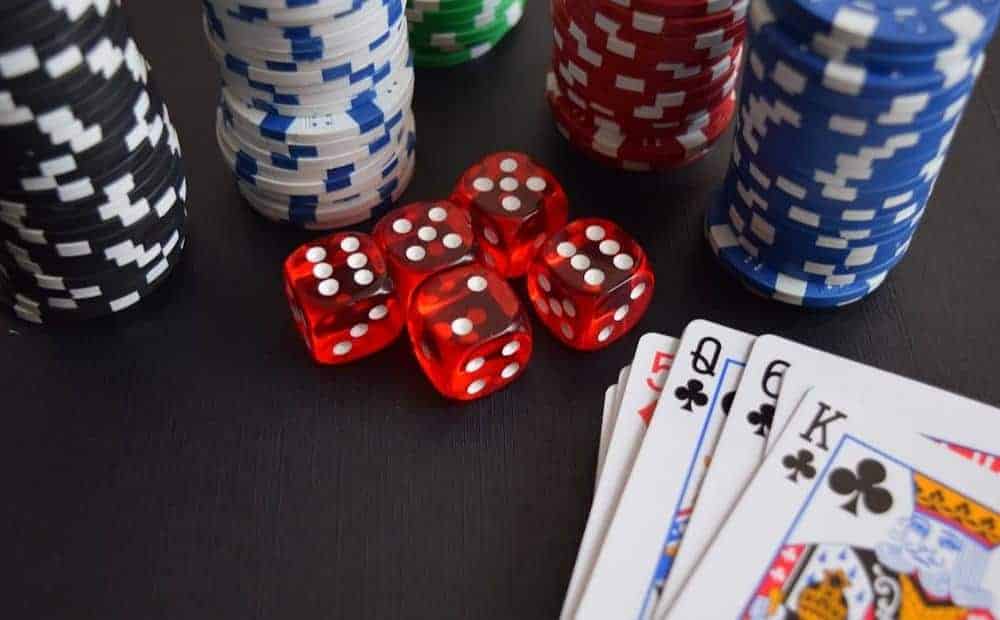 So sánh ưu nhược điểm giữa cào truyền thống và cào online